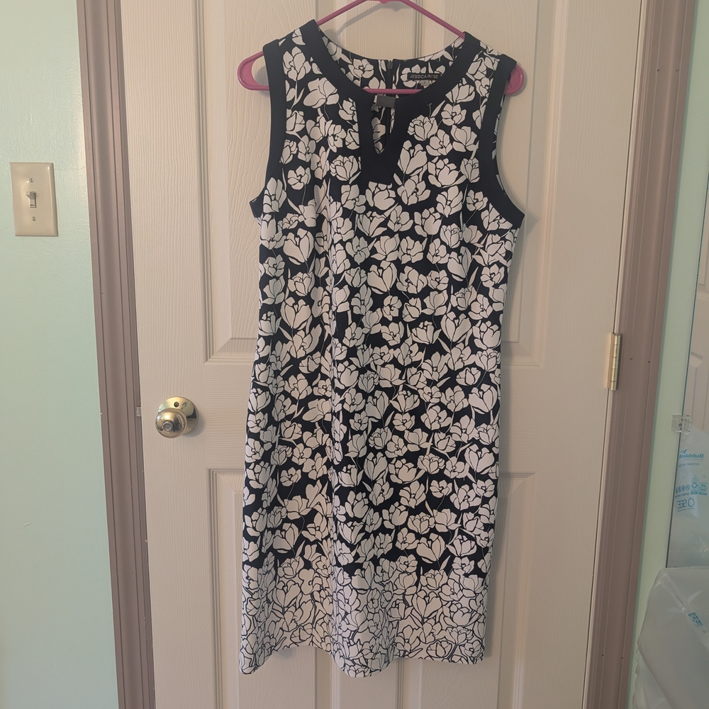 Size 8 Floral Black and White Sleeveless Dress